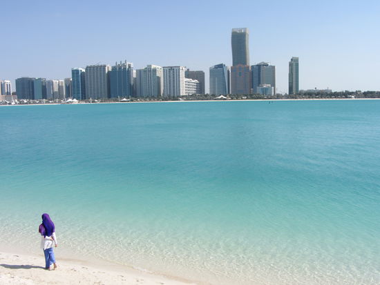 Auf Breakwater Island mit Blick auf die Skyline