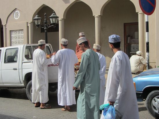 Omanis beim Einkaufen