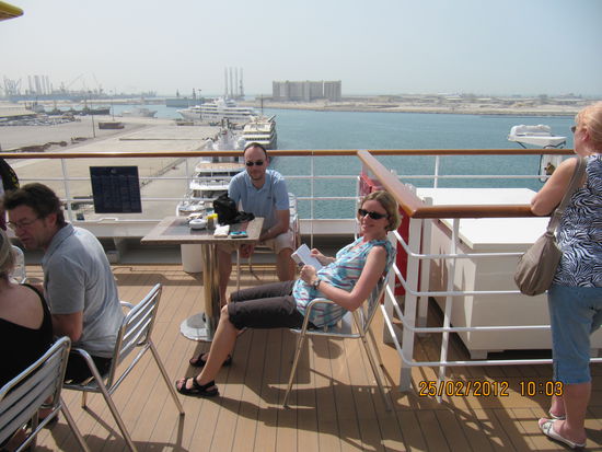 Noch im Hafen von Dubai