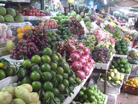 Das wohl beste Angebot von Gemuese und Obst in Vietnam.