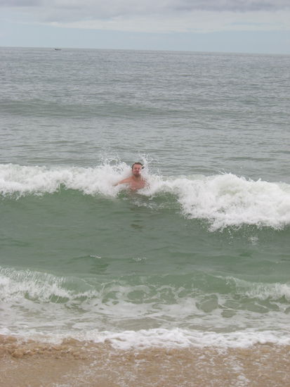 Peter wird im Wasser wieder zum Kind.