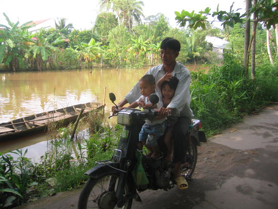 Der Kleine gibt schon richtig Gas.