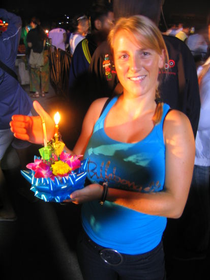 Katharina feiert das Loi Krathong Fest!