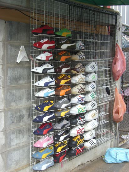 Katharina hat sich 2 paar Schuhe gekauft!