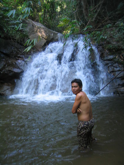 Obwohl das Wasser a....kalt war, durfte sich Good uns gegenueber keine Bloesse geben 
"Whyyyyyy noooooooooooooooooooot"