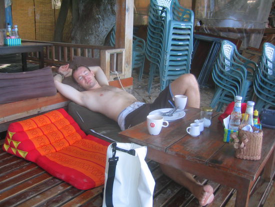 Erholt er sich immer noch von der wahnsinnig schlimmen Bootsfahrt?