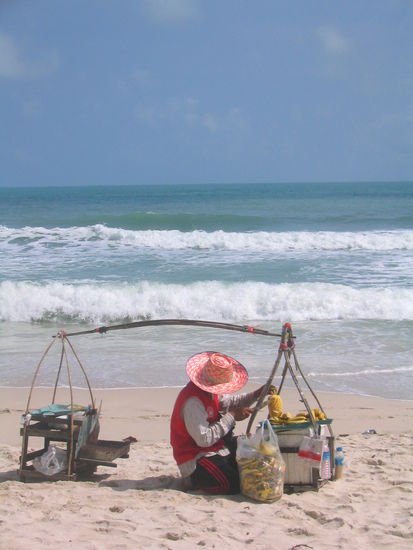 Ananas-Schnitzer am Chaweng Beach
