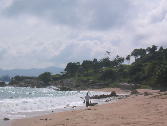 Peter denkt bestimmt gerade: " Wo bleibt die Katharina schon wieder? Immer geht sie so langsam!"