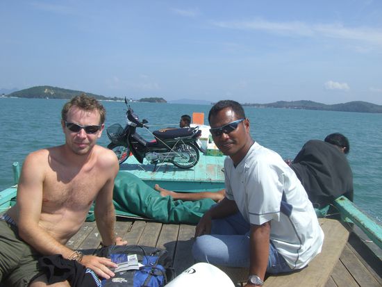 Peter und Pramot auf der Faehre!