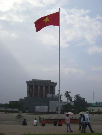 Da drin liegt Ho Chi Minh.Er wird grad neu geschminkt (Oktober geschlossen).