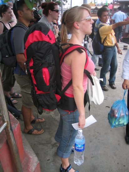 Das Top passt beinahe zum Rucksack.