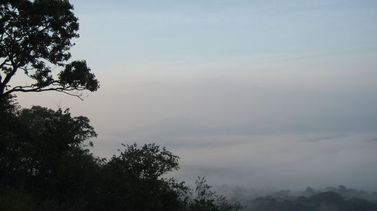 ... entschaedigte eine wunderschoene Rundsicht ueber dem Nebelmeer alle Anstrengung (kein Bild kann exakt darstellen, was wir dabei gefuehlt haben)