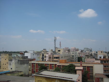 Aussicht vom Dachrestaurant unseres Hotels ueber die Stadt
