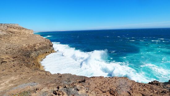 Auf dem Bild wirkt es nicht so imposant wie es natürlich vor Ort war. Die Klippe ist riesig und das Donnern, Brausen und Pfeiffen echt speziell.