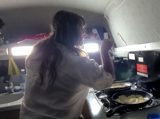 Man beachte Harrys Salz-Gesträue  wie der berühmte Salt Bae