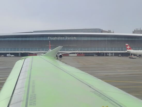 mit dem grünen Schaumbelag gings dann endlich weiter Richtung Startbahn