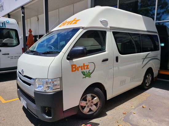 Juhuu, das ist dann für die nächsten zwei Monate unser Zuhause - 4m2 inkl. Bett 