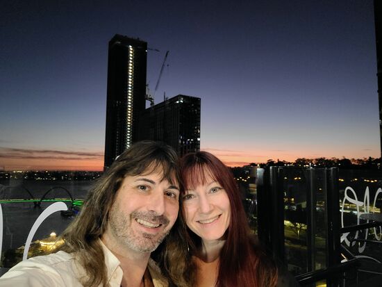 Nachtessen über den Dächern von Perth im Restaurant HQ Bar &amp; Kitchen