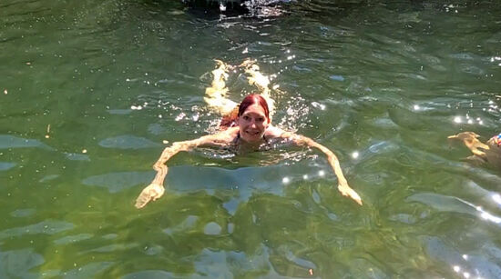 Inklusive einer Abkühlung für Nathalie, Harry blieb im Trockenen und filmte.