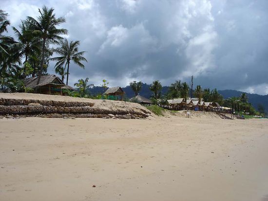 ganz links ist unser Resort - Sita Garden
(Bild aus Okt. 07)