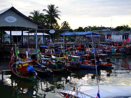 Fischerboote im Hafen von Tap-Lamu