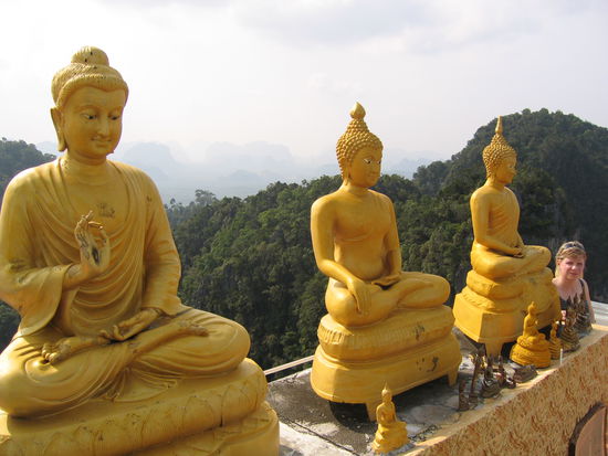 Geschafft! Aussicht von oben... (ganz rechts aussen ist kein Buddha!)