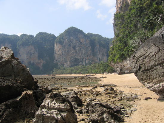 Railay Beach (West) bei Ebbe