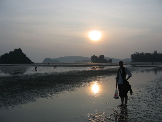 Ao Nang noch bei Ebbe und gerade wieder kommender Flut