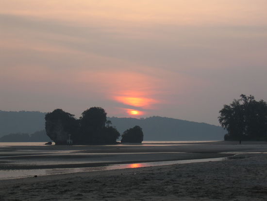Sonnenuntergang in Ao Nang (Flut noch immer nicht richtig da!)
