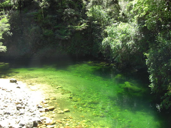 Durch das Licht bekam der Fluss an dieser Stelle eine unglaubliche Farbe!