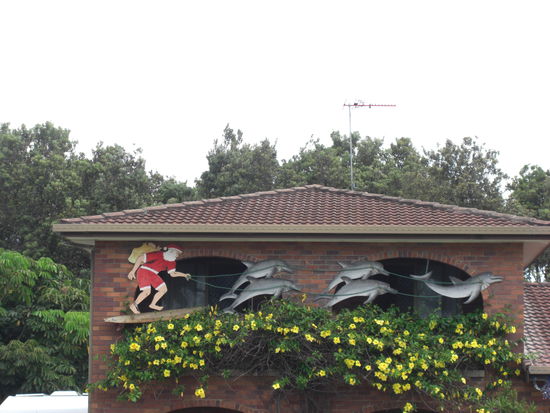 Der Weihnachtsmann kommt hier mit den Surfboard!