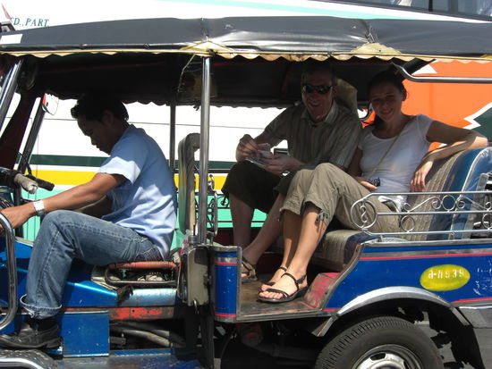 Thomas und Elisabeth im Tuk Tuk