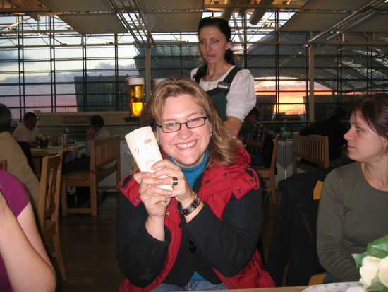 Ivonne mit ihrer neuen antiaging creme 