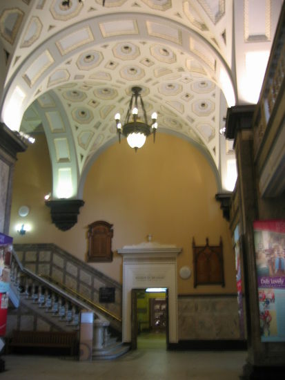 noch von der andern Seite und hier ist auch der Eingang zu einem Teil vom Museum