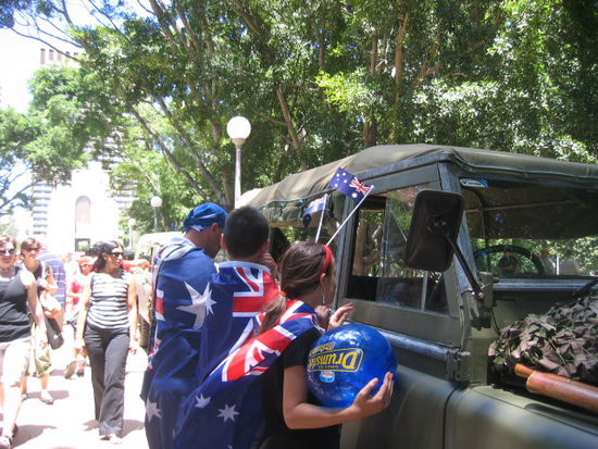 Drei Aussies in Australien Flaggen eingekleidet
