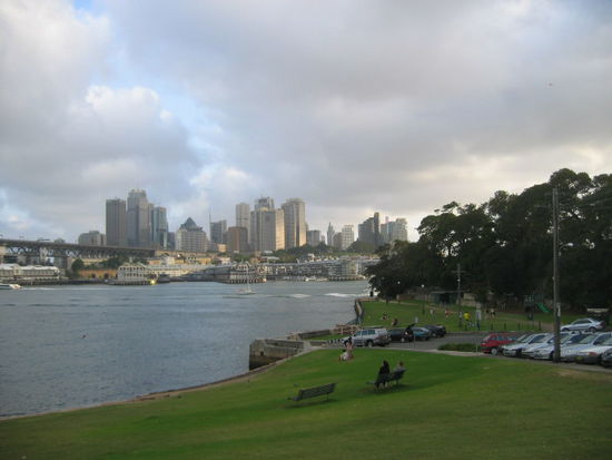 Mills Point und ueber die Bruecke drueber City Center