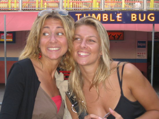 Chiara und Caroline im Luna Park (da hatten wir noch gut lachen)
