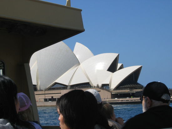 das Opera House von der Faehre aus sehr beeindruckend