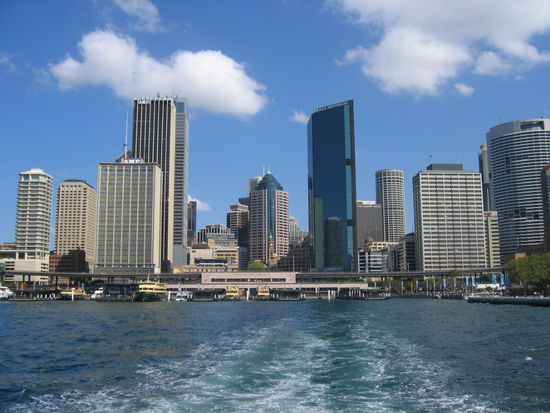 Sydney von der Faehre aus