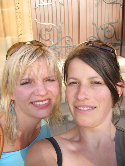Nina und ich beim Selbstportrait in front of the St. Mary's cathedrale