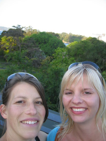 Nina und ich (im Hintergrund Royal Bontanic Garden)