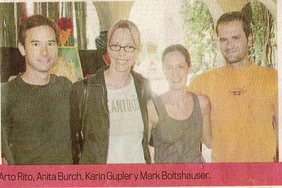 Eigentlich wollten wir an diesem Morgen "nur" Brunchen. Doch da war gerade ein Anlass des Rotario Clubs... und ein Fotograf lichtet uns ab. (Man beachte die Schreibweise des Namens von Reto 