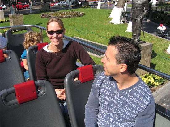 Auf einer Tour mit dem Touristenbus durch Guadalajara.