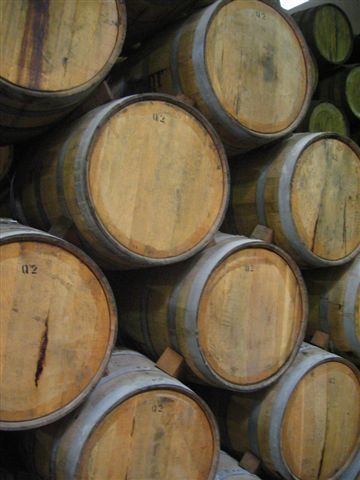 Der Tequila wird in Fässern gelagert.