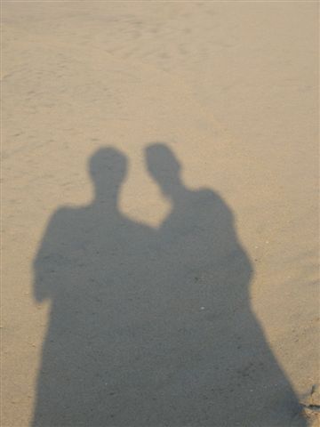 Reto und Anita am Strand.