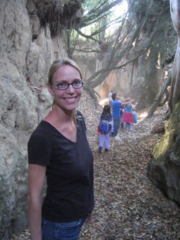 Anita in der Schlucht.