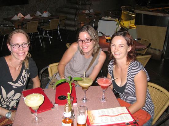 Anita, Rita und Cornelia mit ihren "Margaritas".