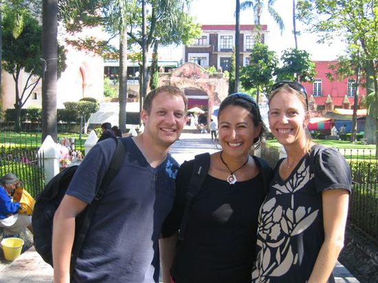 Lukas, Christina und Anita im Zentrum von Cuernavaca.