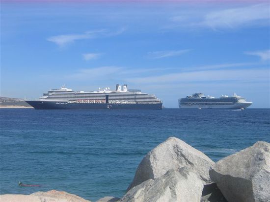 Viele Kreuzfahrtschiffe besuchen den südlichsten Punkt der Baja California.