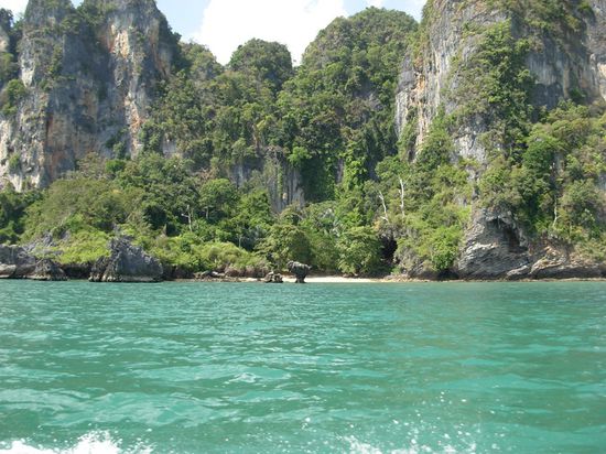 ein unbewohnter kleinerer Strand